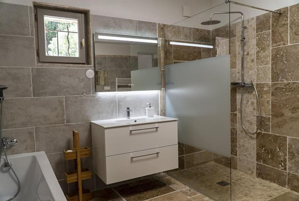 Charmant Rez De Villa Climatise Renove, 90M2 Avec Parking Кассі Екстер'єр фото