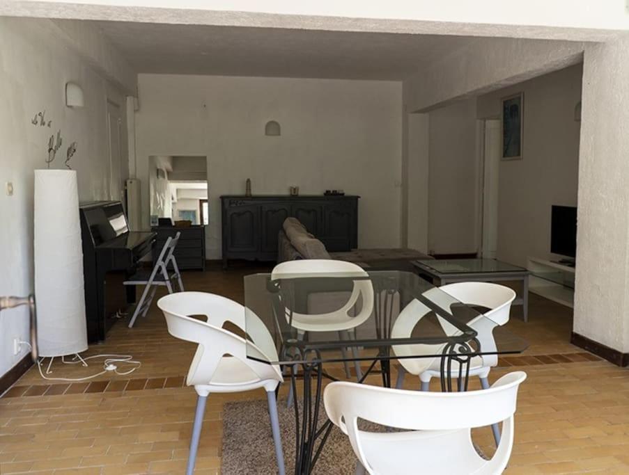 Charmant Rez De Villa Climatise Renove, 90M2 Avec Parking Кассі Екстер'єр фото