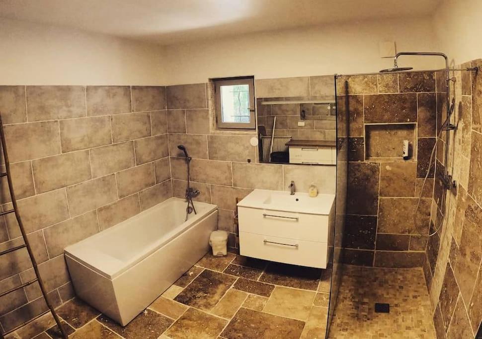 Charmant Rez De Villa Climatise Renove, 90M2 Avec Parking Кассі Екстер'єр фото
